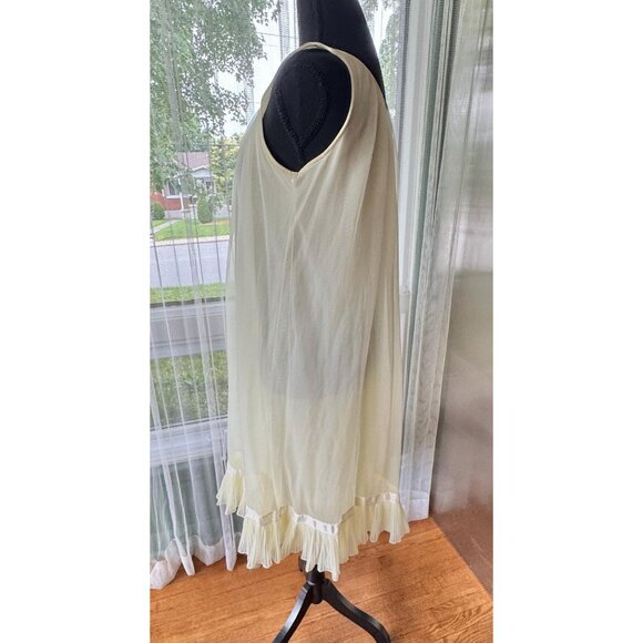 Vintage 1960s babydoll, yellow sheer negligee, sleeveless nightgown - Picture 3 of 7